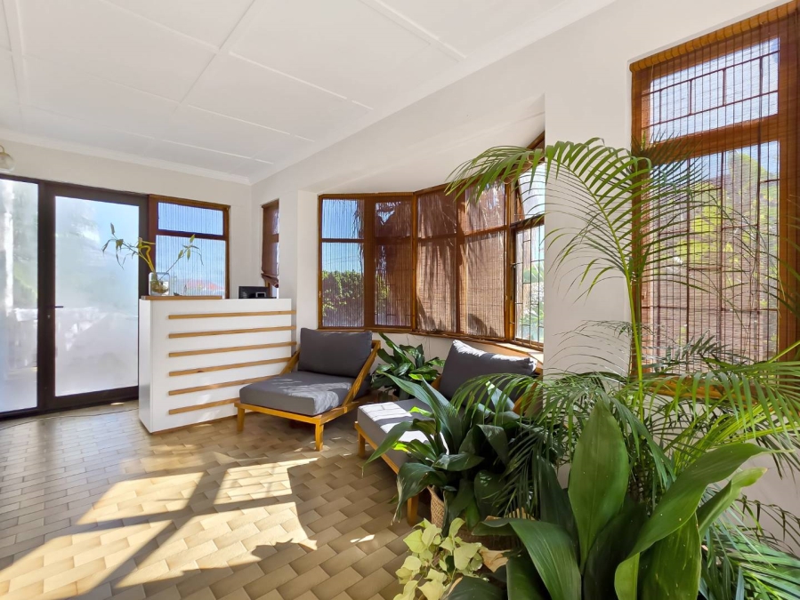 6 Bedroom Property for Sale in Green Point Western Cape